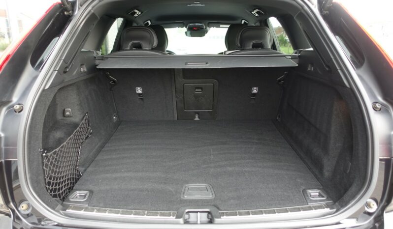 VOLVO XC 60 D4 2.0 L GEARTRONIC 163CH R-DESIGN complet