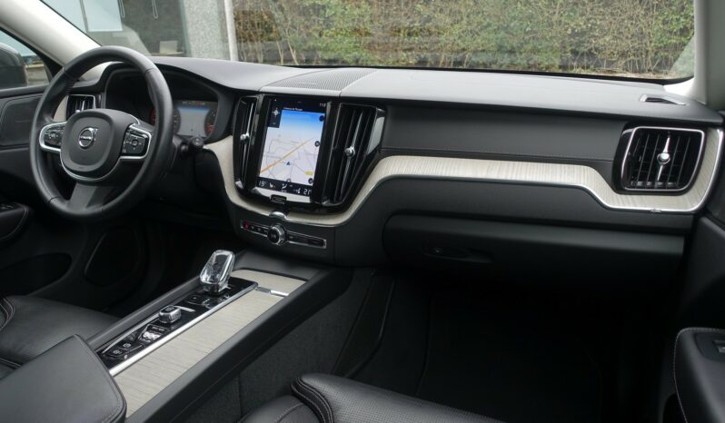 VOLVO XC 60 B4 2.0 L GEARTRONIC 197 CH MHEV  INSCRIPTION complet