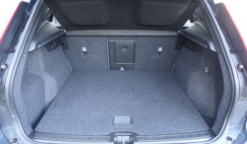 VOLVO XC 40 T4 HYBRIDE RECHARGEABLE GEARTRONIC 211 CH ( 129 CH + 82 CH ) MOMENTUM complet