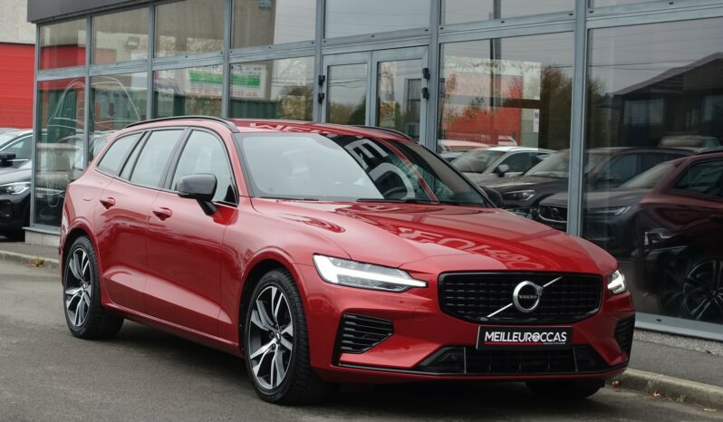 VOLVO V 60 T8 AWD GEARTRONIC 303CH + 87 CH HYBRIDE RECHARGEABLE R-DESIGN complet