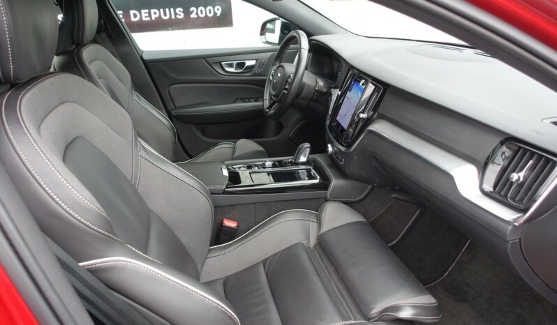 VOLVO V 60 T8 AWD GEARTRONIC 303CH + 87 CH HYBRIDE RECHARGEABLE R-DESIGN complet