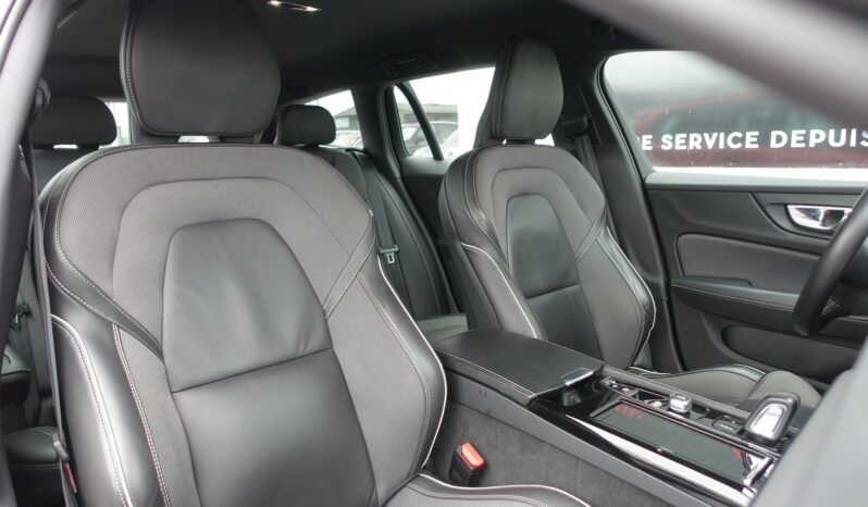 VOLVO V 60 T8 AWD GEARTRONIC 303CH + 87 CH HYBRIDE RECHARGEABLE R-DESIGN complet