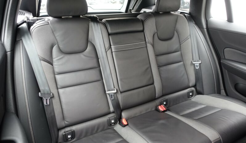 VOLVO V 60 T8 AWD GEARTRONIC 303CH + 87 CH HYBRIDE RECHARGEABLE R-DESIGN complet