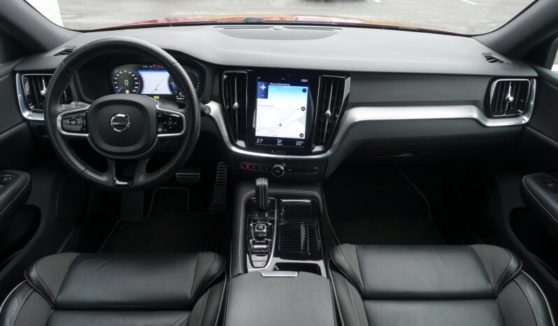 VOLVO V 60 T8 AWD GEARTRONIC 303CH + 87 CH HYBRIDE RECHARGEABLE R-DESIGN complet