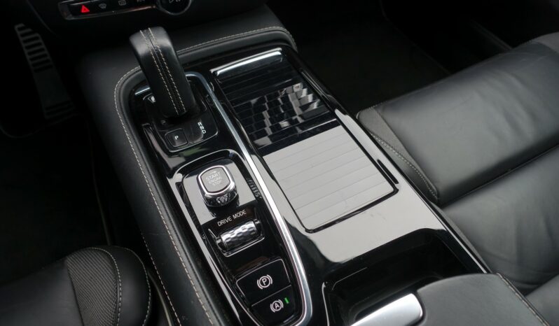 VOLVO V 60 T8 AWD GEARTRONIC 303CH + 87 CH HYBRIDE RECHARGEABLE R-DESIGN complet