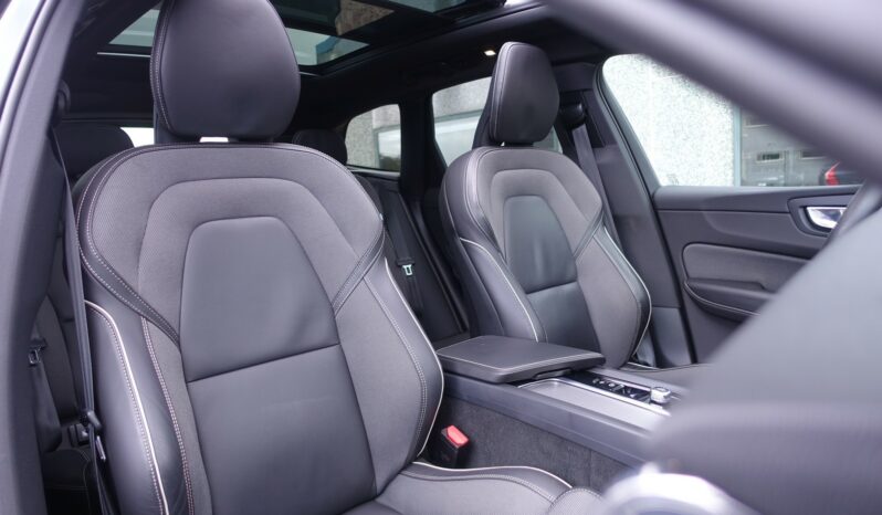 VOLVO XC 60 T6 HYBRIDE RECHARGEABLE GEARTRONIC AWD 253 + 87 CH R-DESIGN complet