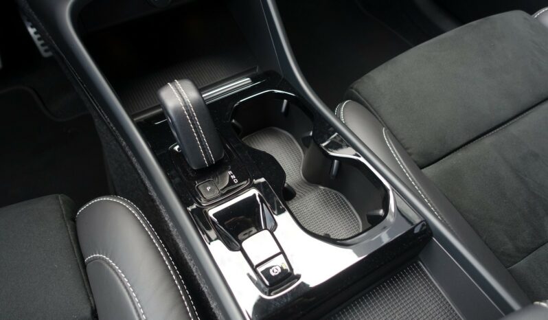 VOLVO XC 40 T4 HYBRIDE RECHARGEABLE GEARTRONIC 211 CH  R-DESIGN complet
