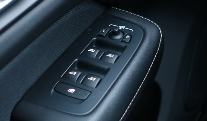 VOLVO V 60 T8 AWD HYBRIDE RECHARGEABLE GEARTRONIC 318 CH + 87  R-DESIGN complet