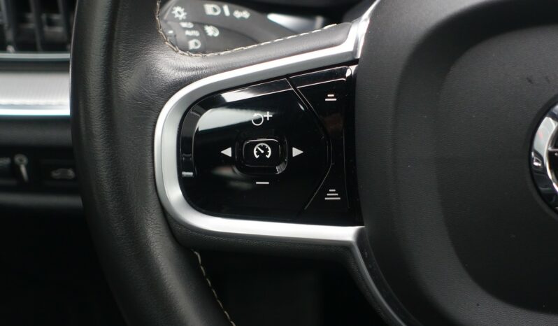 VOLVO V 60 T8 AWD GEARTRONIC 303CH + 87 CH HYBRIDE RECHARGEABLE R-DESIGN complet