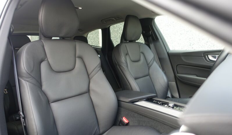 VOLVO XC 60 B4 2.0 L GEARTRONIC 197 CH MHEV INSCRIPTION complet