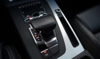 AUDI Q5 55 TFSI E 252 CH QUATTRO S-TRONIC HYBRIDE RECHARGEABLE  S-LINE complet