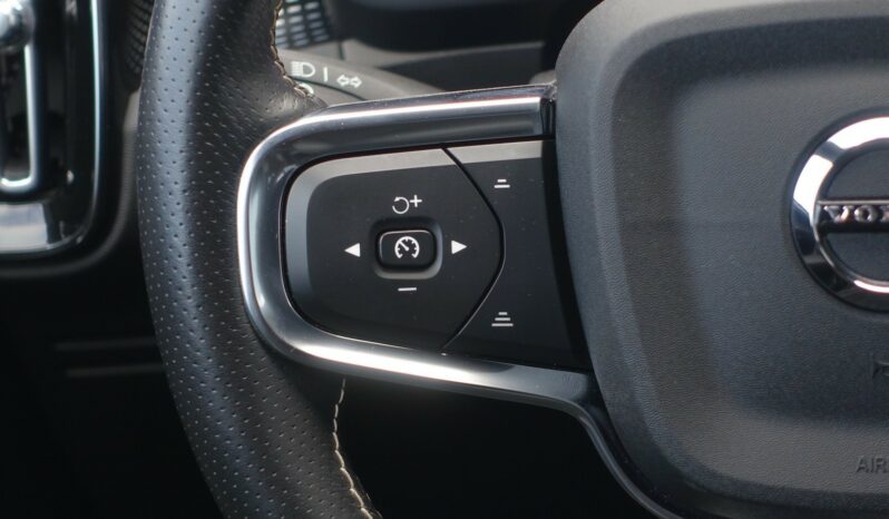 VOLVO XC 40 T4 HYBRIDE RECHARGEABLE GEARTRONIC 211 CH  R-DESIGN complet