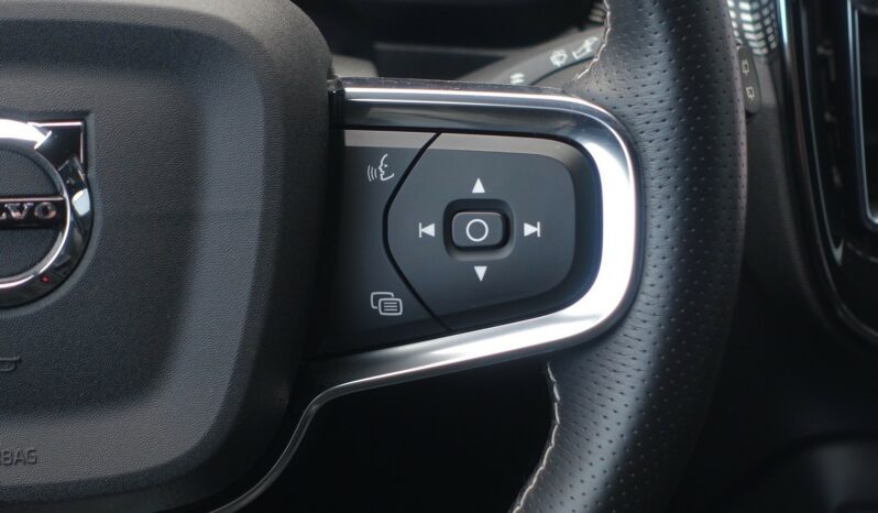 VOLVO XC 40 T4 HYBRIDE RECHARGEABLE GEARTRONIC 211 CH  R-DESIGN complet