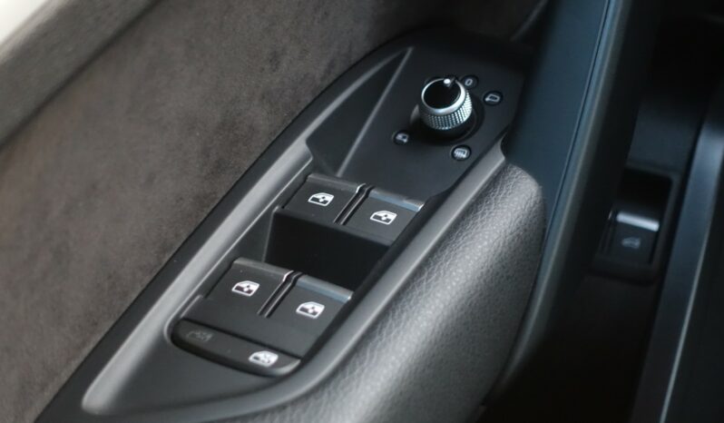 AUDI Q5 55 TFSI E 252 CH QUATTRO S-TRONIC HYBRIDE RECHARGEABLE  S-LINE complet