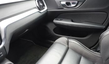 VOLVO V 60 T8 AWD GEARTRONIC 303CH + 87 CH HYBRIDE RECHARGEABLE R-DESIGN complet