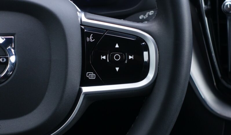 VOLVO XC 60 T6 HYBRIDE RECHARGEABLE GEARTRONIC AWD 253 + 87 CH R-DESIGN complet