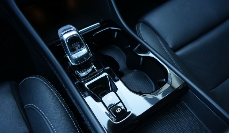 VOLVO XC 40 T4 HYBRIDE RECHARGEABLE GEARTRONIC 211 CH ( 129 CH + 82 CH ) INSCRIPTION complet
