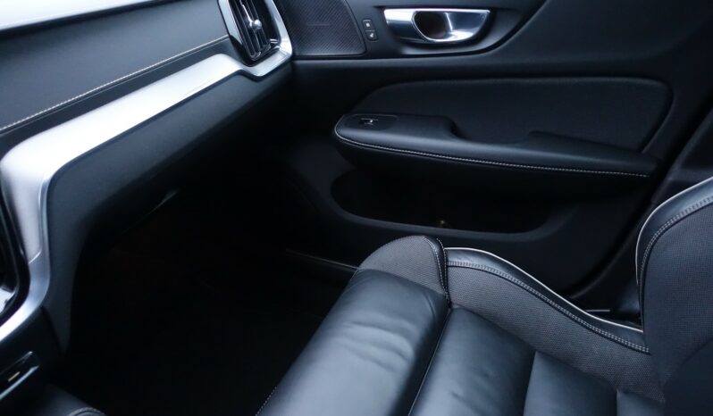 VOLVO V 60 T8 AWD HYBRIDE RECHARGEABLE GEARTRONIC 318 CH + 87  R-DESIGN complet