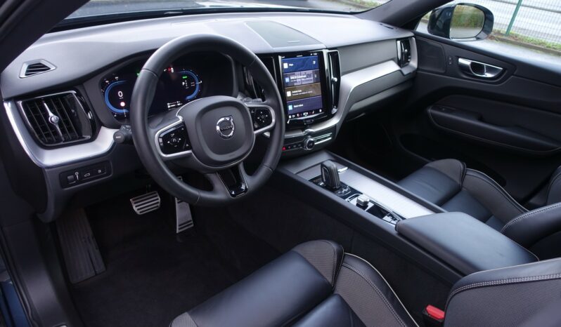 VOLVO XC 60 T6 HYBRIDE RECHARGEABLE GEARTRONIC AWD 253 + 87 CH R-DESIGN complet