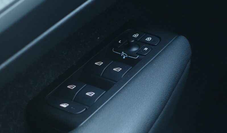 VOLVO XC 40 T4 HYBRIDE RECHARGEABLE GEARTRONIC 211 CH ( 129 CH + 82 CH ) INSCRIPTION complet