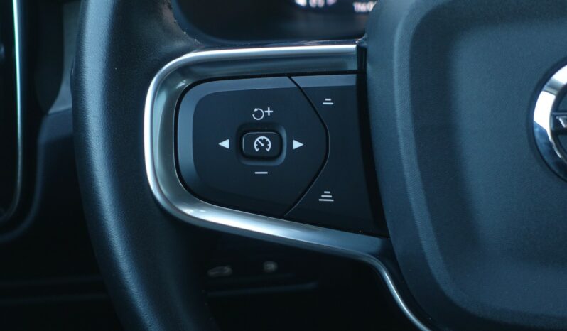 VOLVO XC 40 T4 HYBRIDE RECHARGEABLE GEARTRONIC 211 CH ( 129 CH + 82 CH ) INSCRIPTION complet