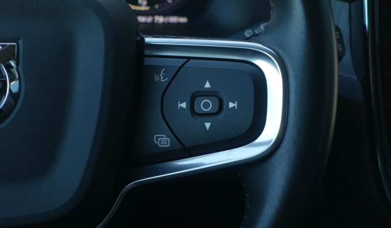 VOLVO XC 40 T4 HYBRIDE RECHARGEABLE GEARTRONIC 211 CH ( 129 CH + 82 CH ) INSCRIPTION complet