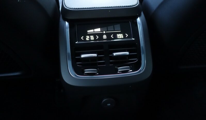 VOLVO XC 90 T8 4WD 7 PLACES HYBRIDE RECHARGEABLE GEARTRONIC 390 CH  R-DESIGN complet