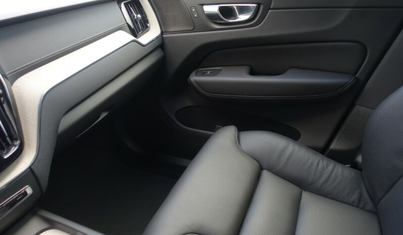 VOLVO XC 60 B4 2.0 L GEARTRONIC 197 CH MHEV INSCRIPTION complet