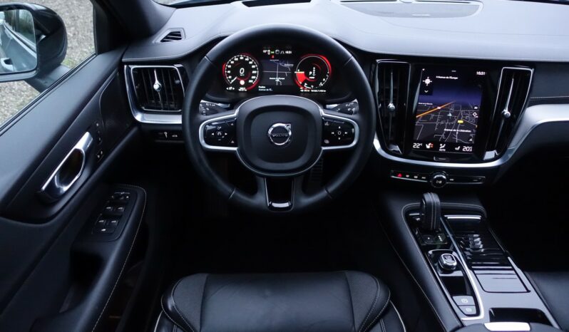 VOLVO V 60 T8 AWD HYBRIDE RECHARGEABLE GEARTRONIC 318 CH + 87  R-DESIGN complet