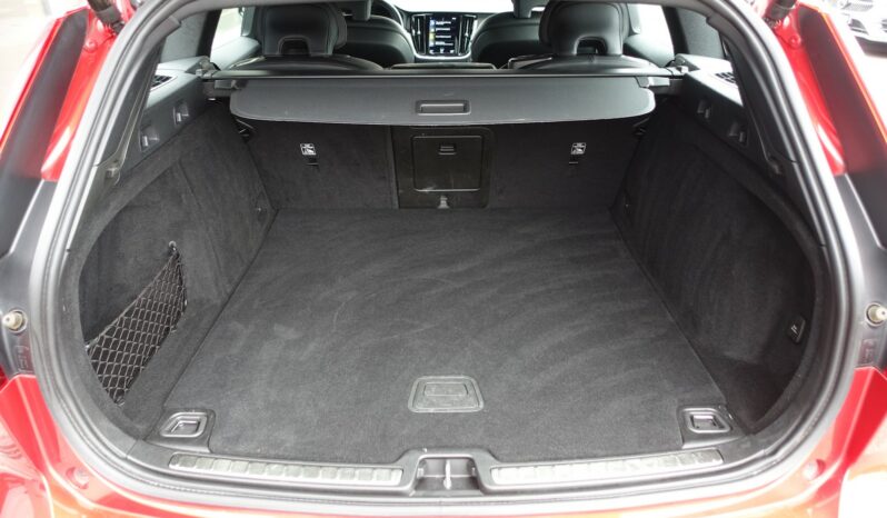 VOLVO V 60 T8 AWD GEARTRONIC 303CH + 87 CH HYBRIDE RECHARGEABLE R-DESIGN complet