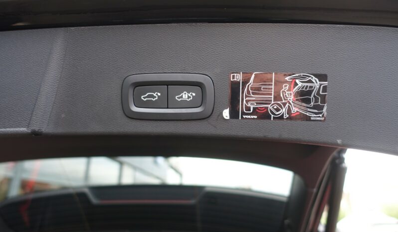 VOLVO XC 40 T4 HYBRIDE RECHARGEABLE GEARTRONIC 211 CH  R-DESIGN complet