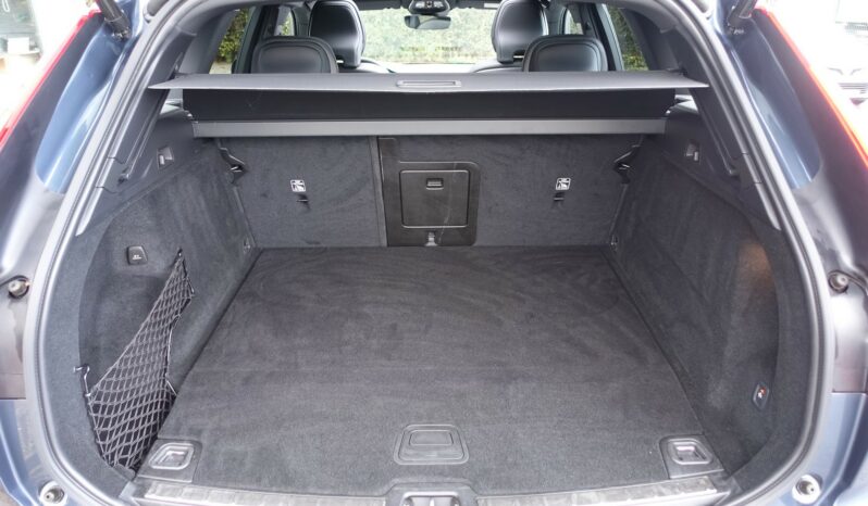 VOLVO XC 60 T6 HYBRIDE RECHARGEABLE GEARTRONIC AWD 253 + 87 CH R-DESIGN complet