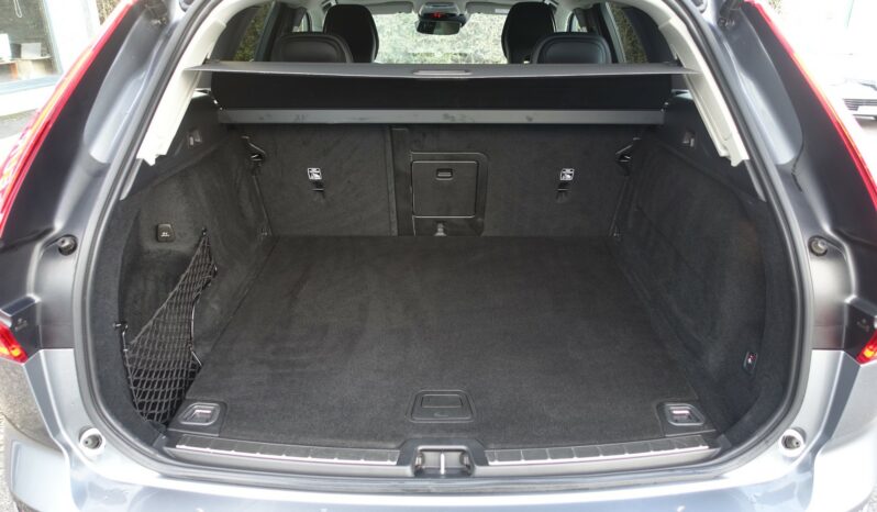 VOLVO XC 60 B4 2.0 L GEARTRONIC 197 CH MHEV INSCRIPTION complet