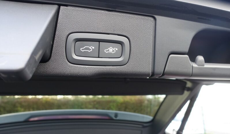VOLVO XC 60 B4 2.0 L GEARTRONIC 197 CH MHEV INSCRIPTION complet