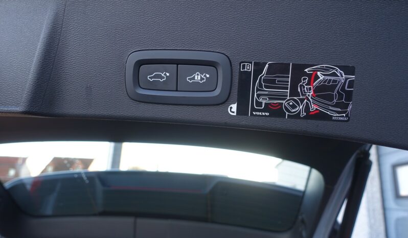VOLVO XC 40 T4 HYBRIDE RECHARGEABLE GEARTRONIC 211 CH ( 129 CH + 82 CH ) INSCRIPTION complet