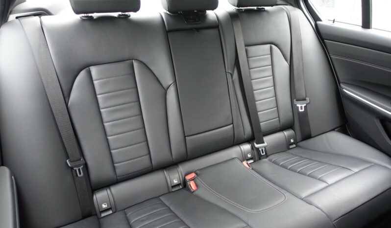 BMW 330 EA BERLINE E-DRIVE HYBRIDE RECHARGEABLE BVA 184 CH + 83 KW SERIE 3 PACK M complet