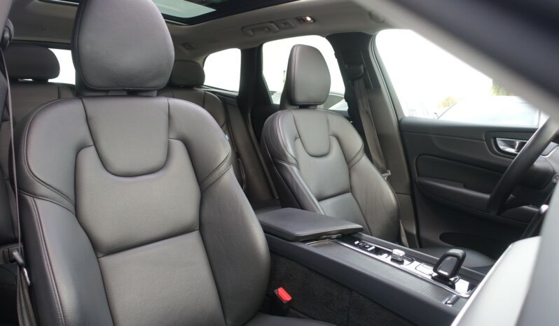 VOLVO XC 60 T8 AWD GEARTRONIC 303CH + 87 CH HYBRIDE RECHARGEABLE  MOMENTUM complet