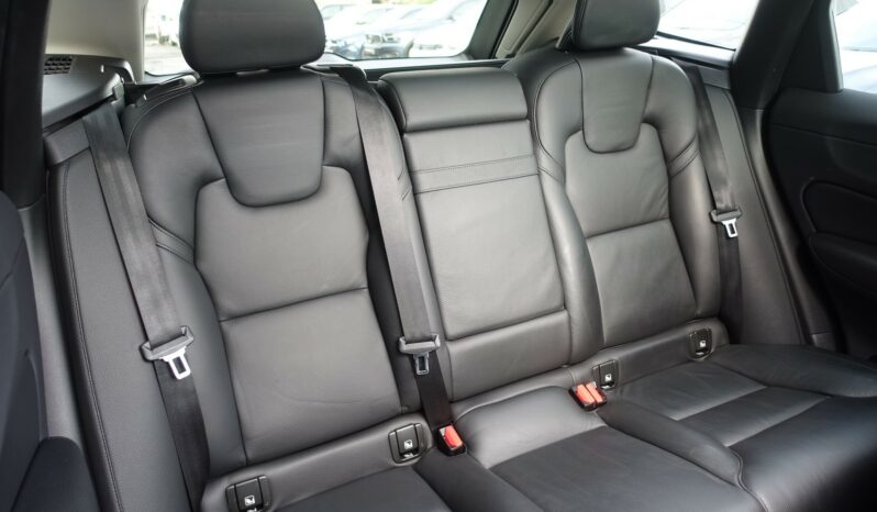 VOLVO XC 60 T8 AWD GEARTRONIC 303CH + 87 CH HYBRIDE RECHARGEABLE  MOMENTUM complet