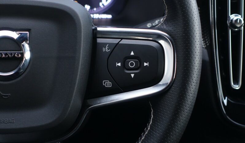 VOLVO XC 40 T4 HYBRIDE RECHARGEABLE GEARTRONIC 211 CH  R-DESIGN complet