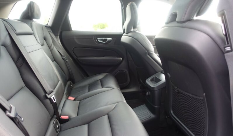 VOLVO XC 60 T8 AWD GEARTRONIC 303CH + 87 CH HYBRIDE RECHARGEABLE  MOMENTUM complet