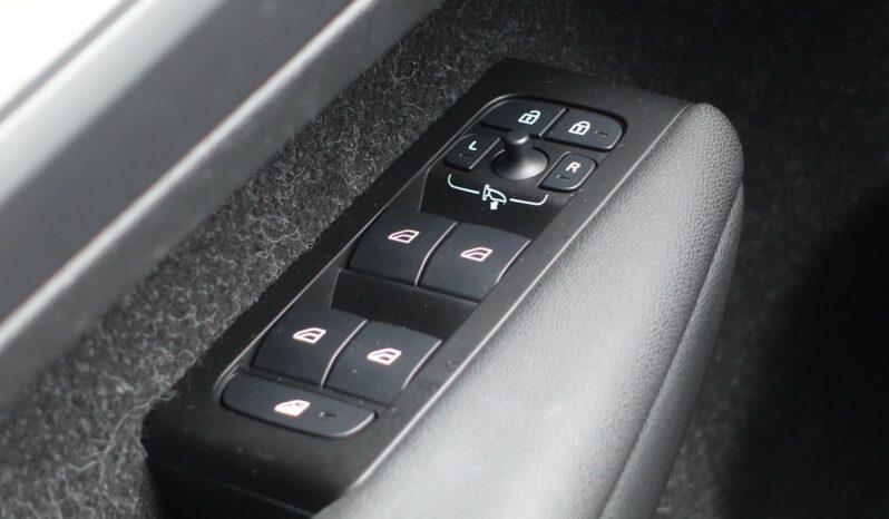 VOLVO XC 40 T4 HYBRIDE RECHARGEABLE GEARTRONIC 211 CH  INSCIPTION complet