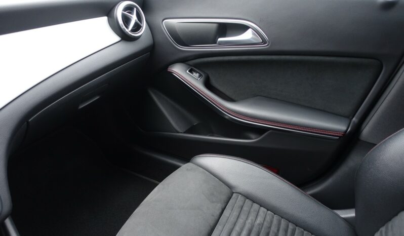 MERCEDES CLASSE CLA 200D BERLINE  AMG-LINE complet