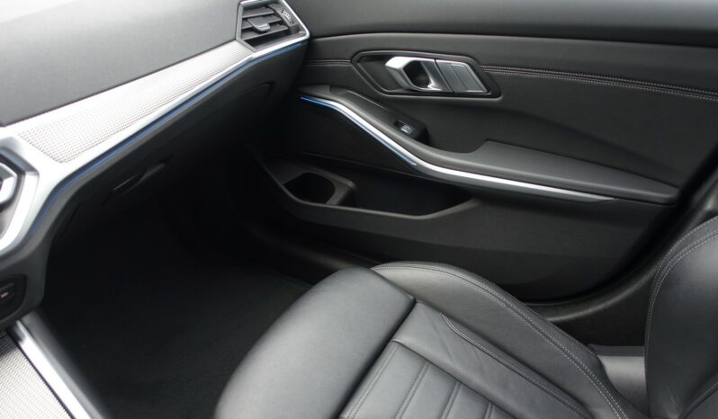 BMW 330 EA BERLINE E-DRIVE HYBRIDE RECHARGEABLE BVA 184 CH + 83 KW SERIE 3 PACK M complet