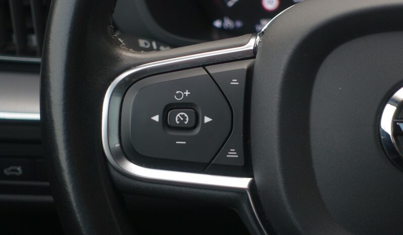 VOLVO XC 60 T8 AWD GEARTRONIC 303CH + 87 CH HYBRIDE RECHARGEABLE  MOMENTUM complet