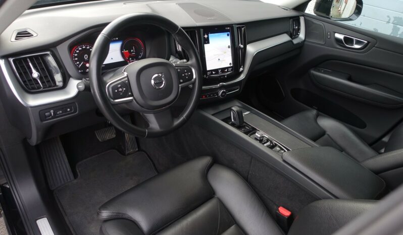 VOLVO XC 60 T8 AWD GEARTRONIC 303CH + 87 CH HYBRIDE RECHARGEABLE  MOMENTUM complet
