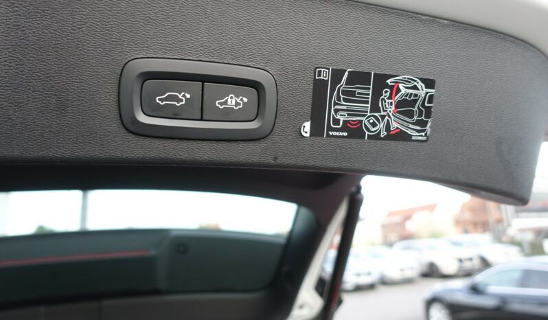 VOLVO XC 40 T4 HYBRIDE RECHARGEABLE GEARTRONIC 211 CH  R-DESIGN complet