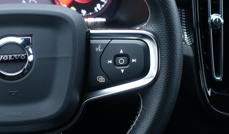 VOLVO XC 40 T5 HYBRIDE RECHARGEABLE GEARTRONIC 262 CH ( 180 CH + 82 CH )  R-DESIGN complet