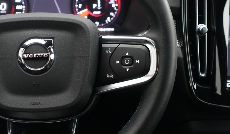 VOLVO XC 40 T4 HYBRIDE RECHARGEABLE GEARTRONIC 211 CH  R-DESIGN complet