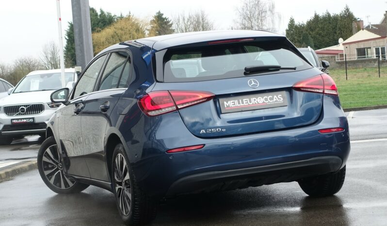 MERCEDES CLASSE A 250 E 8G-DCT 218 CH HYBRIDE RECHARGEABLE AMG-LINE complet