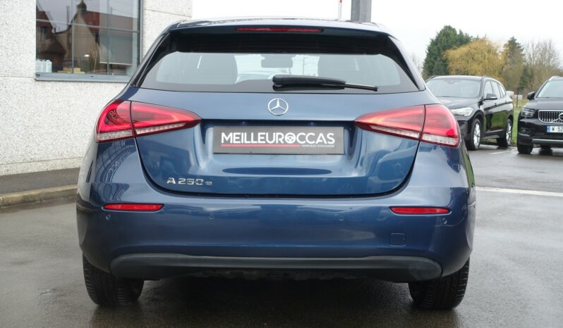 MERCEDES CLASSE A 250 E 8G-DCT 218 CH HYBRIDE RECHARGEABLE AMG-LINE complet
